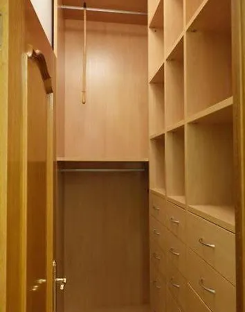 Nice Bright And Cozy With All Amenities And Convenient Transportation