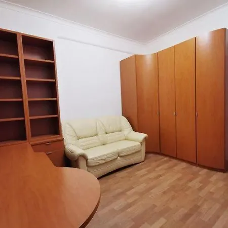 Nice Bright And Cozy With All Amenities And Convenient Transportation Apartment Tirana