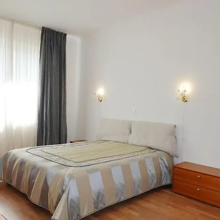 Nice Bright And Cozy With All Amenities And Convenient Transportation *