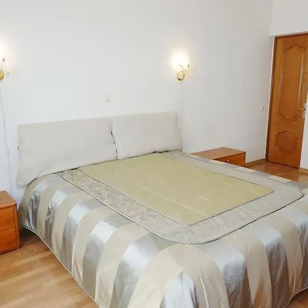 Nice Bright And Cozy With All Amenities And Convenient Transportation Apartment *