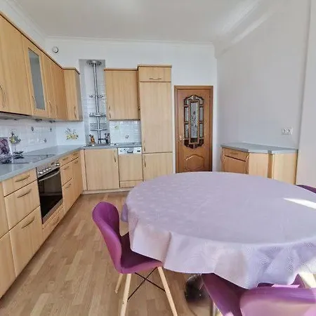 Nice Bright And Cozy With All Amenities And Convenient Transportation Tirana